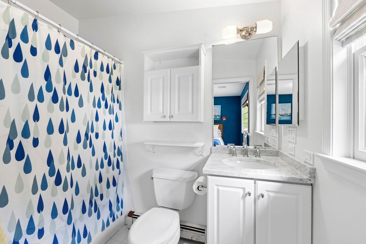 Bathroom, Interior, Tile Countertops