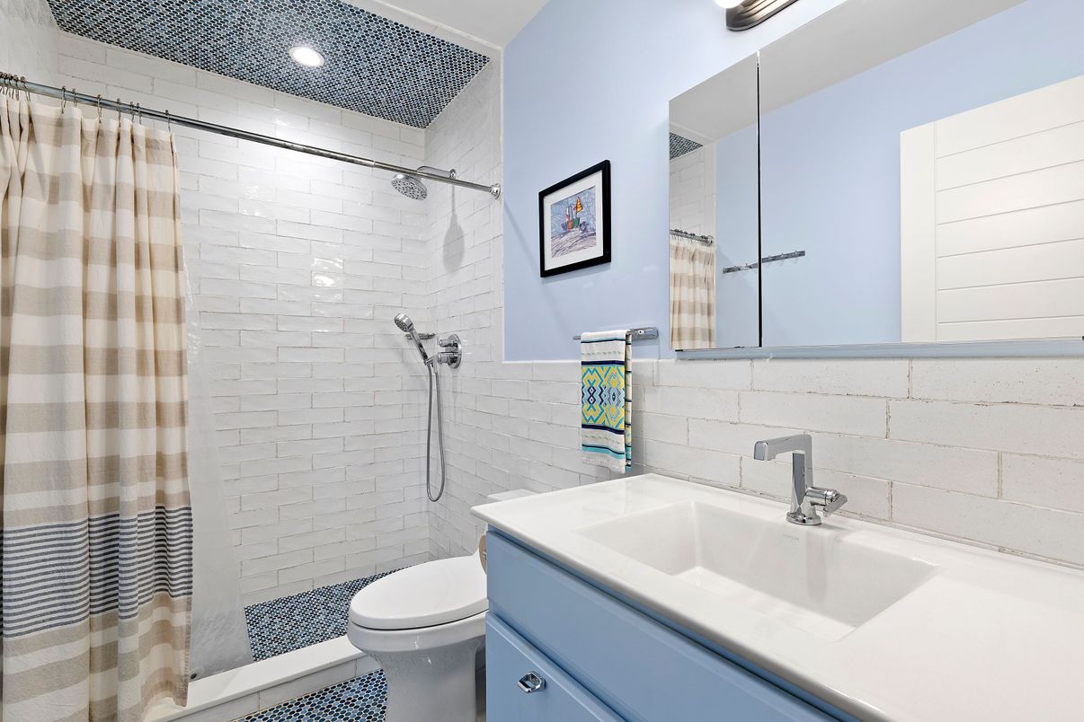 Bathroom, Interior, Recessed Lighting