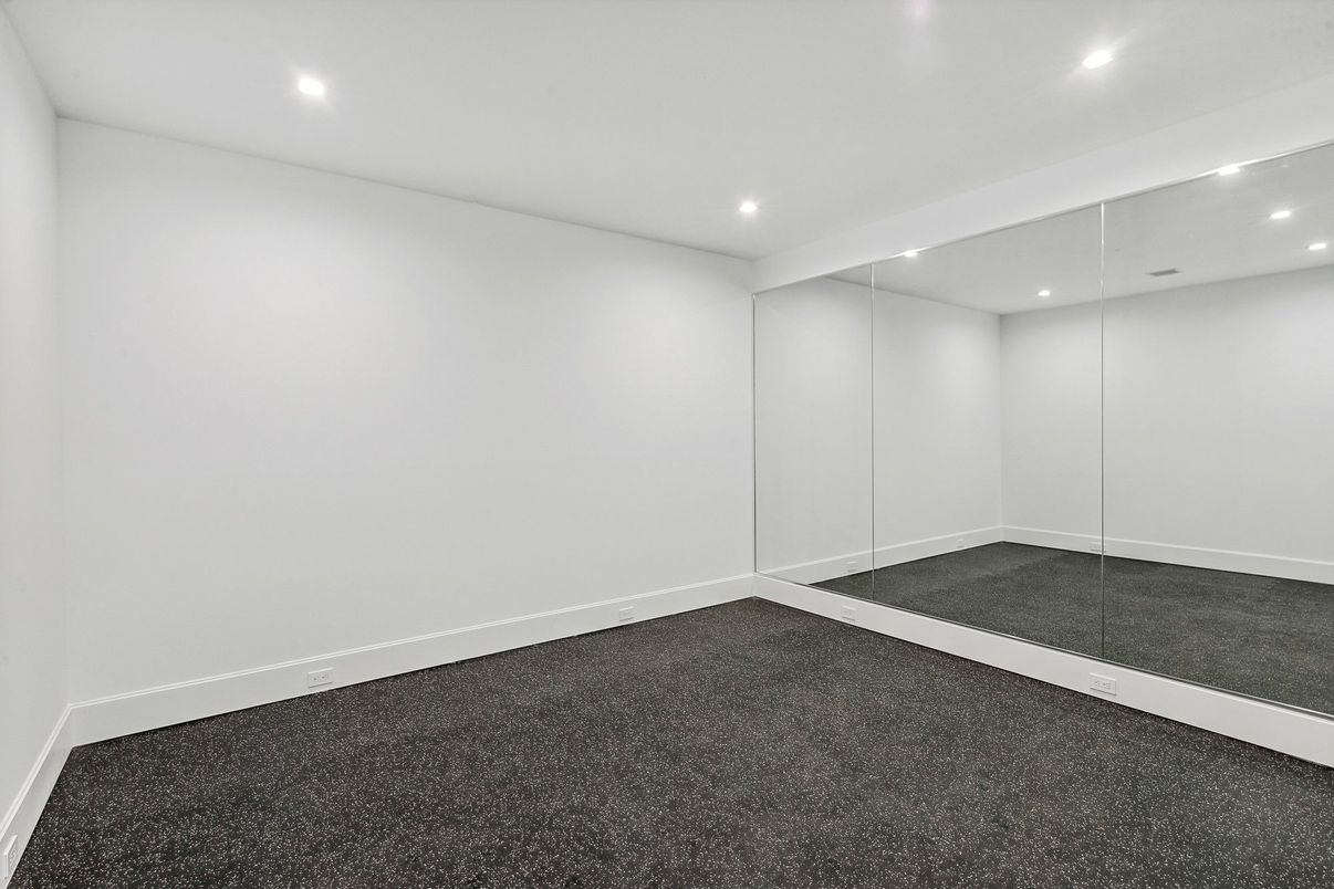 Empty room, Interior, Recessed Lighting