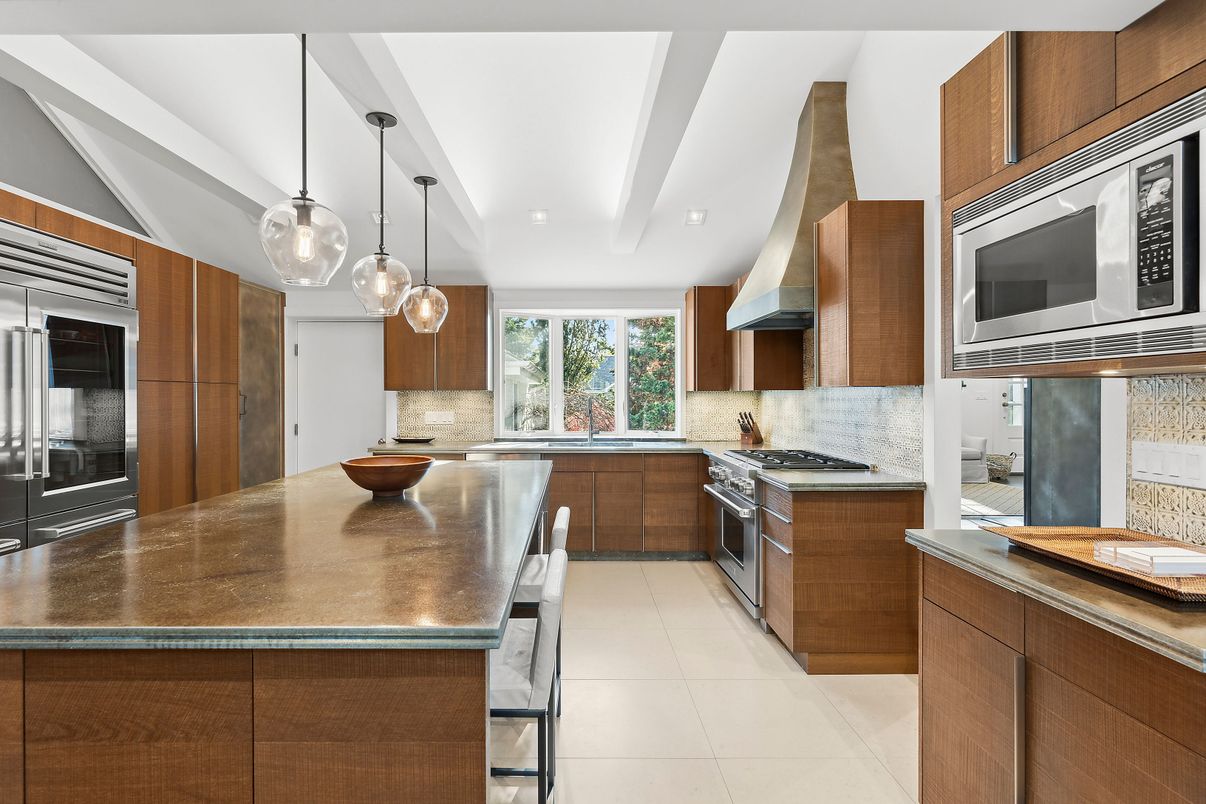 Interior, Kitchen, Pendant Lights, Recessed Lighting, Stainless Steel Appliances