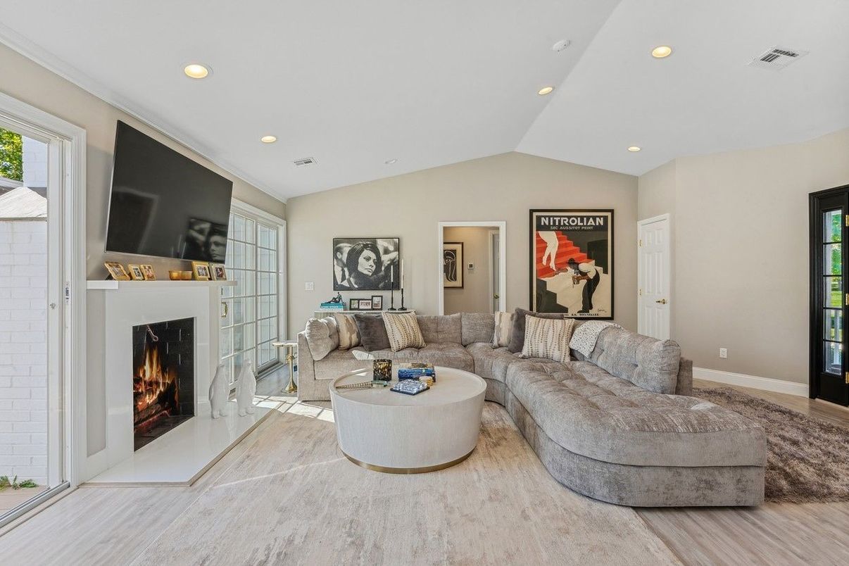 Fireplace, Interior, Living room, Recessed Lighting