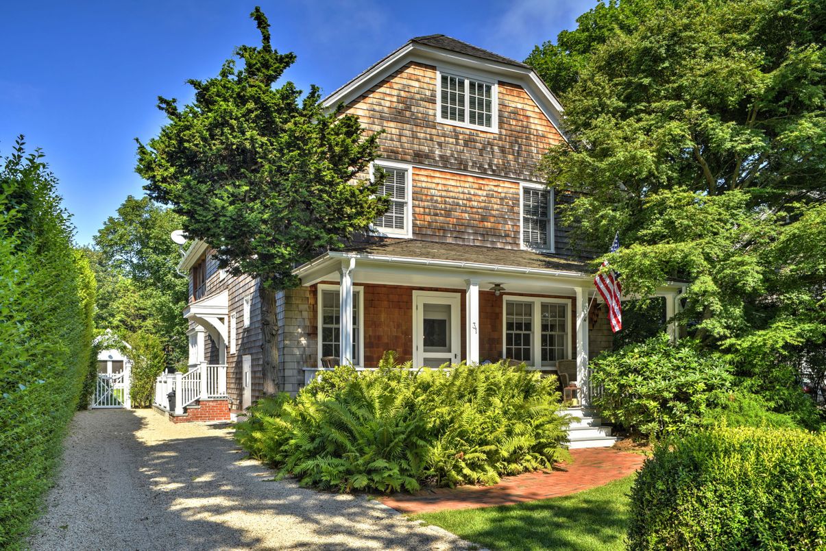 Exterior, Facade, Queen Anne Victorian
