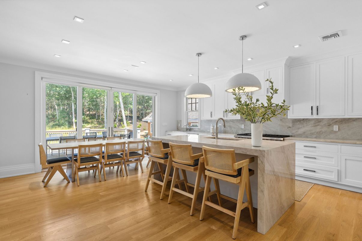 Dining room, Interior, Kitchen, Pendant Lights, Recessed Lighting, Wood Texture Flooring