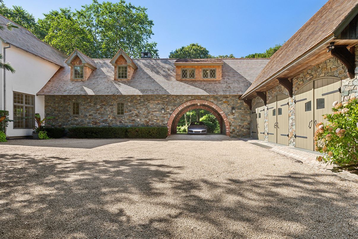 Attached, Exterior, Facade, Cape Cod