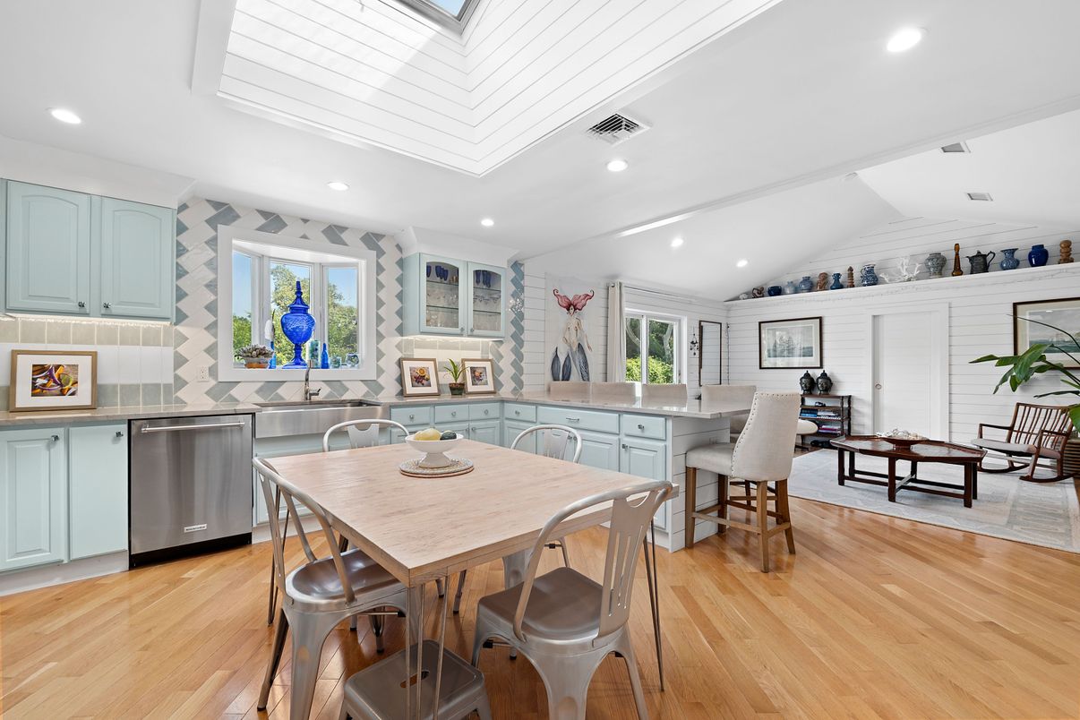 Dining room, Interior, Kitchen, Recessed Lighting, Wood Texture Flooring
