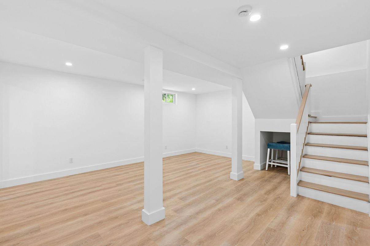 Empty room, Interior, Recessed Lighting, Wood Texture Flooring