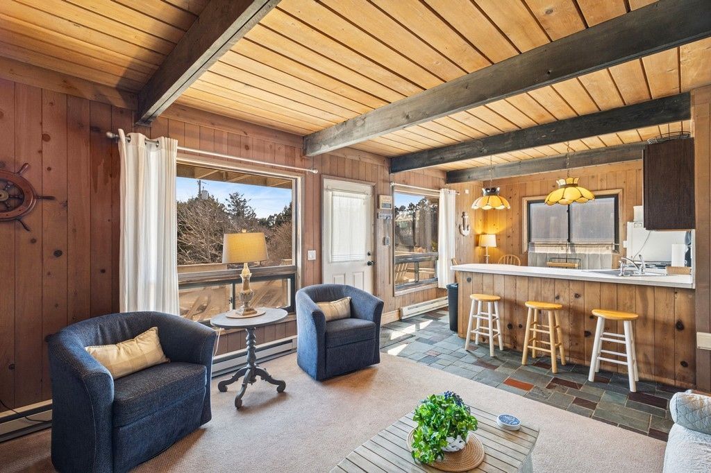Interior, Pendant Lights, Wooden Beams, Wooden Ceilings, Wooden Walls