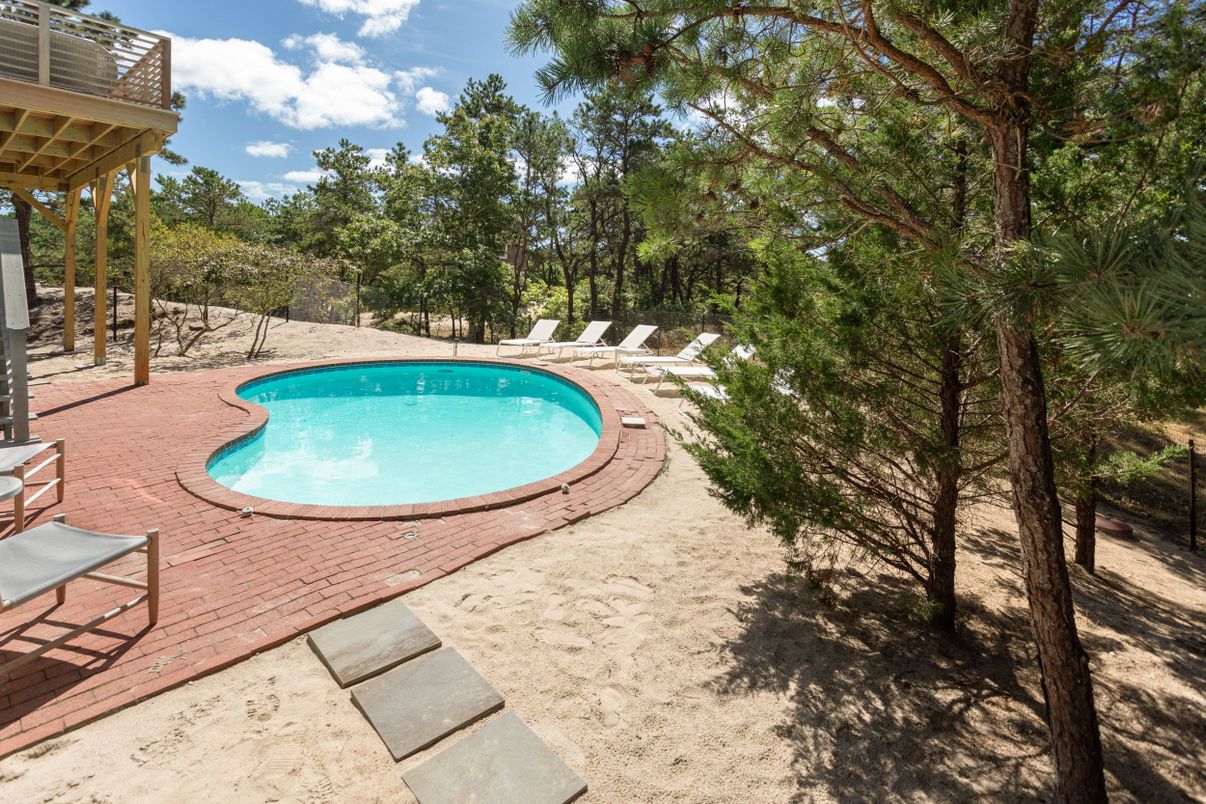 Exterior, Pool