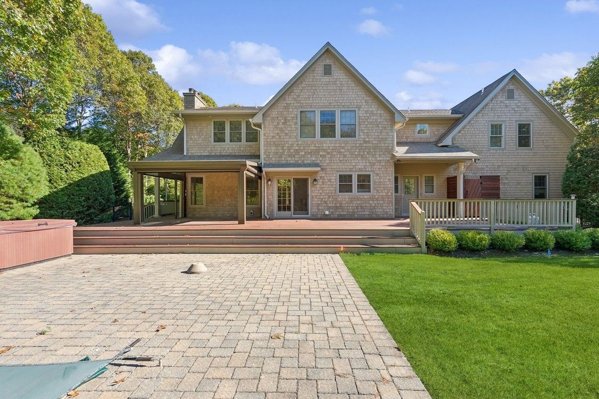 Exterior, Facade, Brick Facade, Brick Traditional