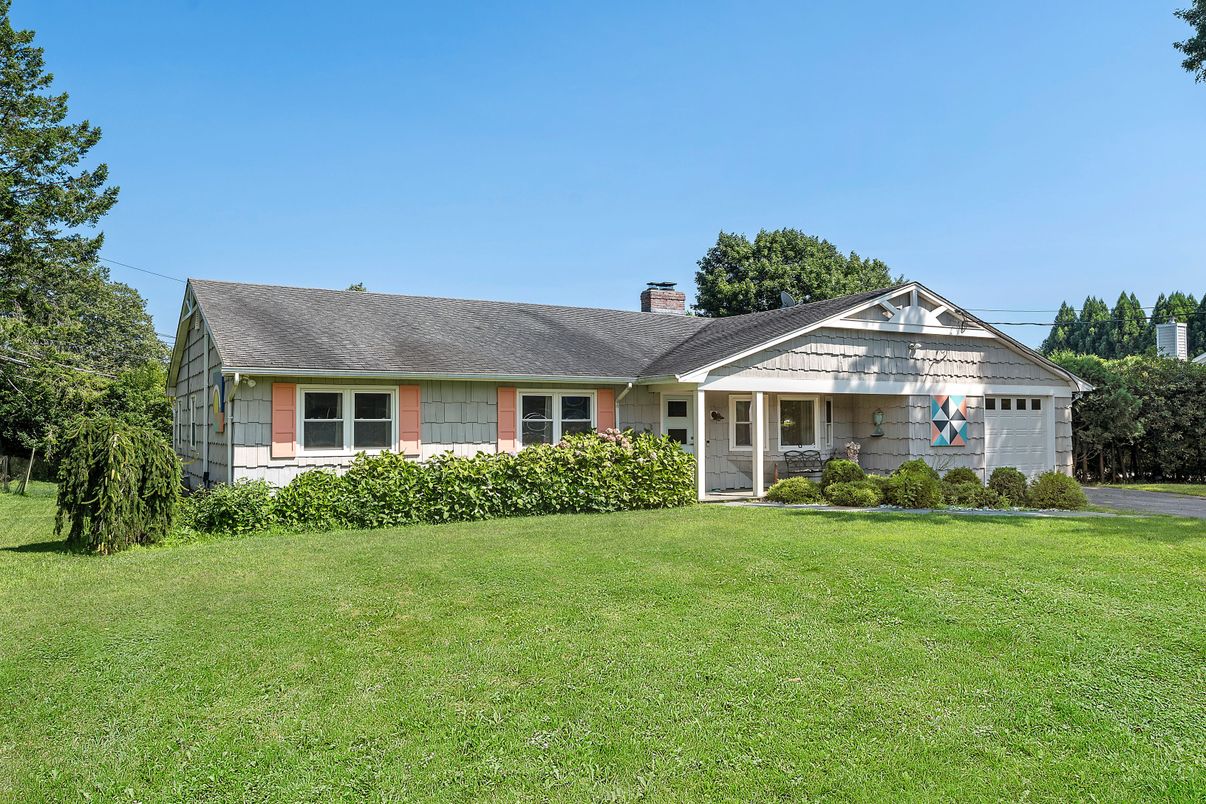 Backyard, Exterior, Facade, Ranch