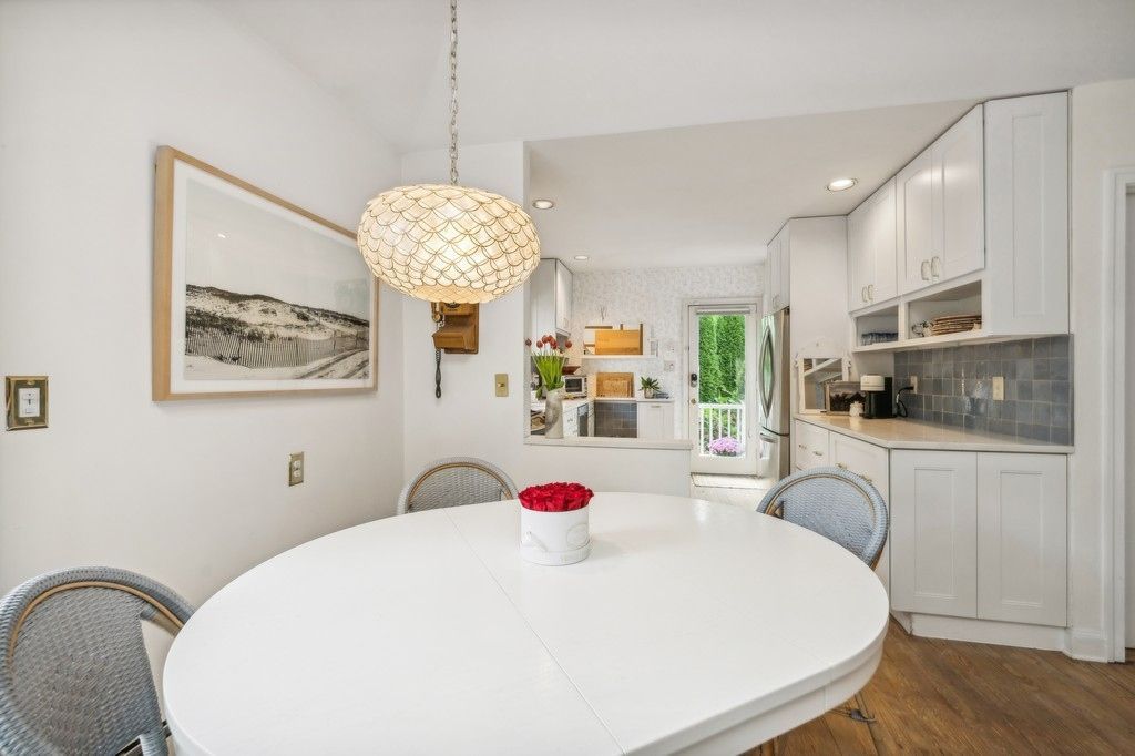 Dining room, Interior, Kitchen, Pendant Lights, Recessed Lighting, Wood Texture Flooring