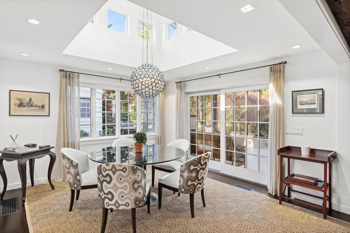 Dining room, Interior, Pendant Lights, Recessed Lighting