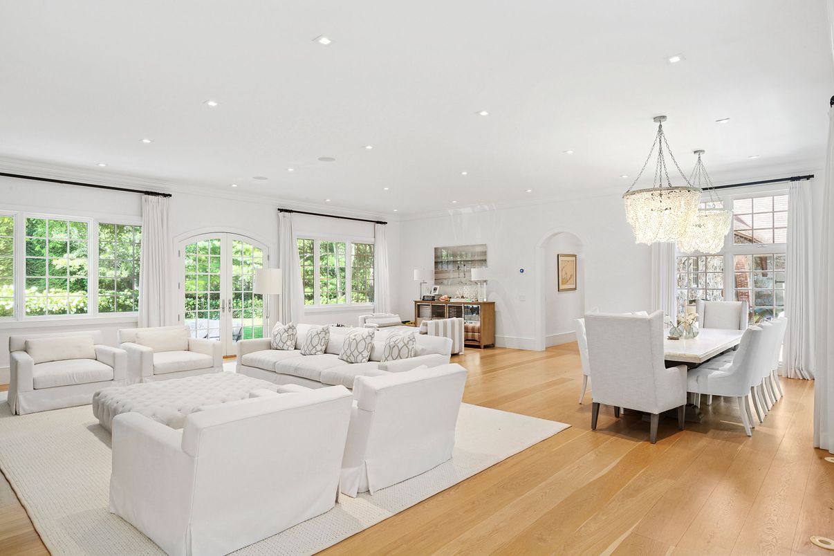 Chandelier, Dining room, Interior, Living room, Recessed Lighting, Wood Texture Flooring