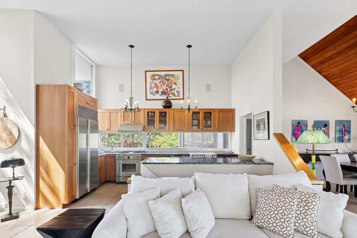 Chandelier, Dining room, Interior, Kitchen, Living room, Pendant Lights, Stainless Steel Appliances