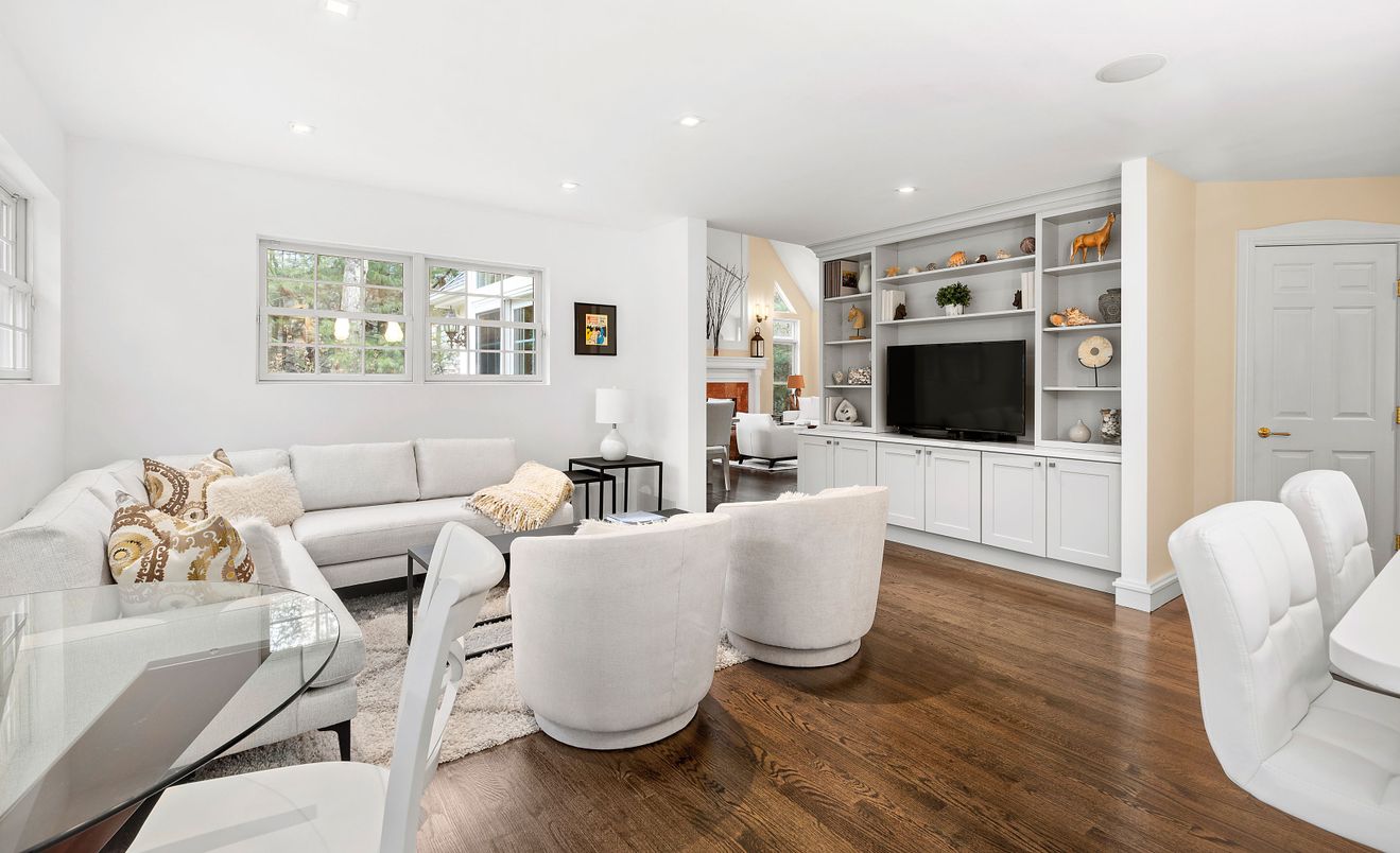 Interior, Living room, Recessed Lighting, Wood Texture Flooring