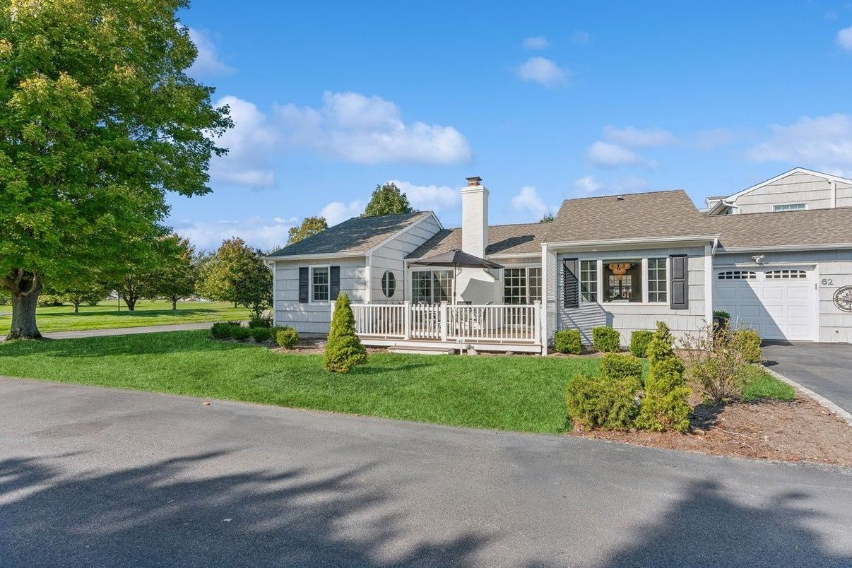 Attached, Exterior, Facade, Cape Cod
