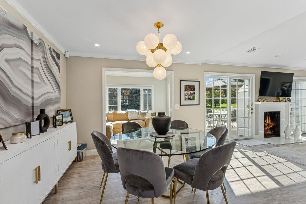 Dining room, Fireplace, Interior, Pendant Lights, Recessed Lighting, Wood Texture Flooring