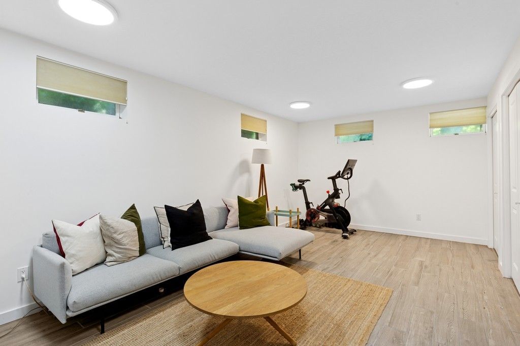 Fitness Equipment, Interior, Living room, Recessed Lighting, Wood Texture Flooring