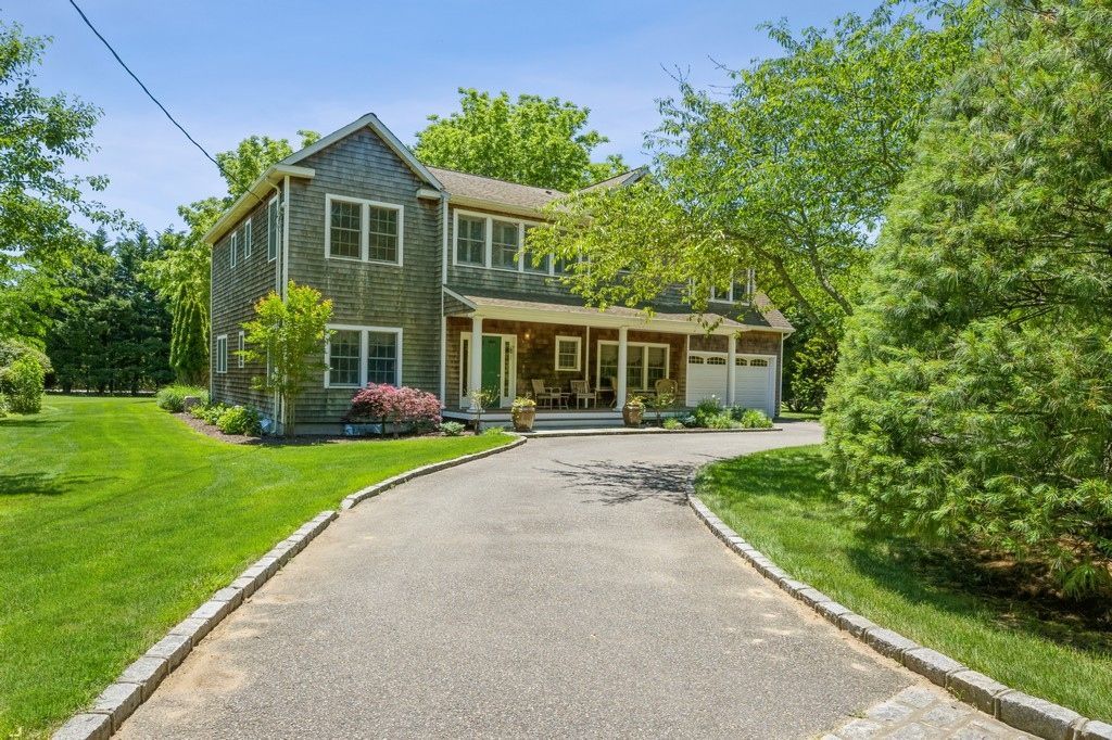 Attached, Exterior, Facade, Farmhouse