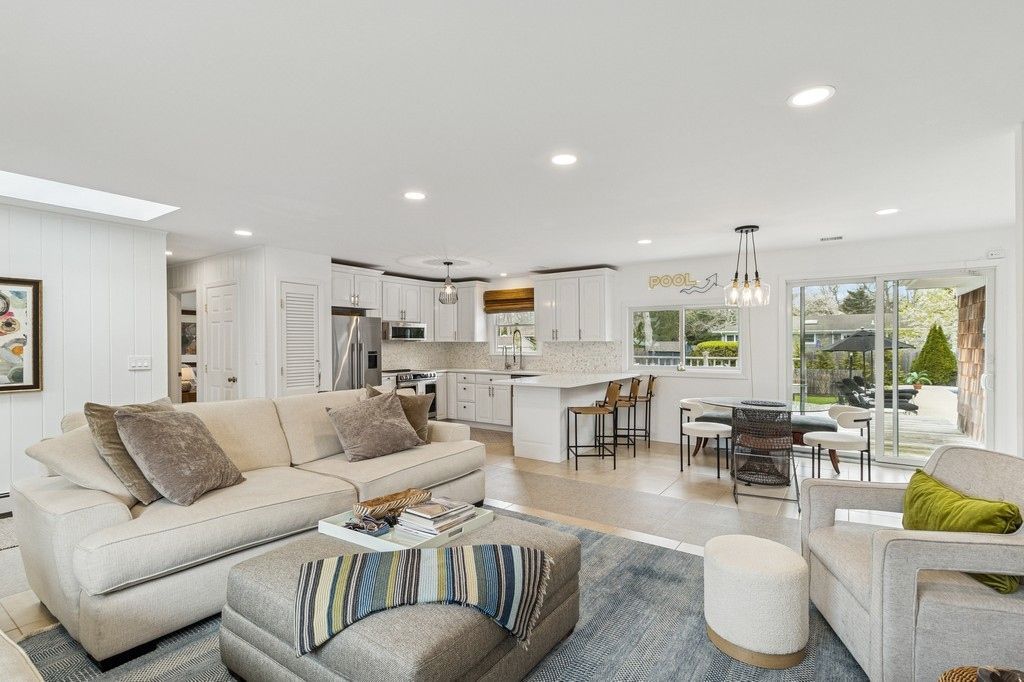 Dining room, Interior, Kitchen, Living room, Pendant Lights, Recessed Lighting, Stainless Steel Appliances, Wood Texture Flooring