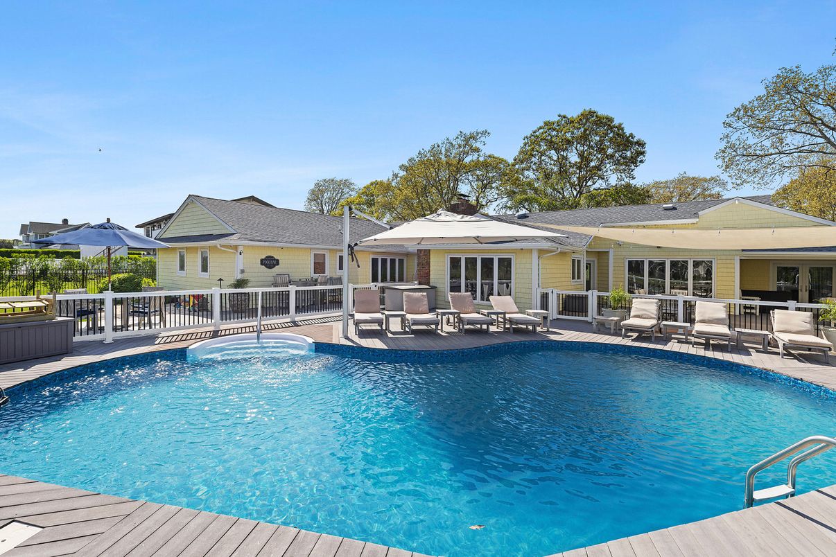 Exterior, Pool