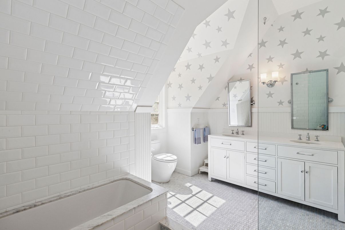 Bathroom, Dual Sink Vanities, Interior
