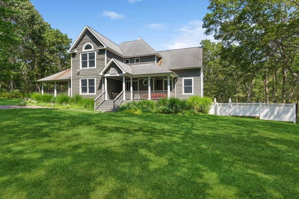 Backyard, Exterior, Facade, Queen Anne Victorian