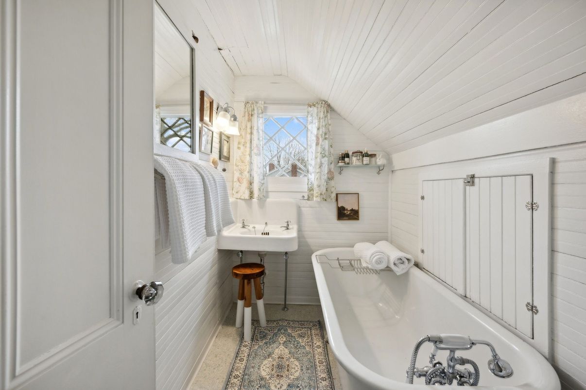 Bathroom, Free Standing Baths, Interior