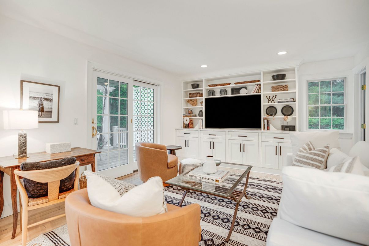 Interior, Living room, Recessed Lighting, Wood Texture Flooring