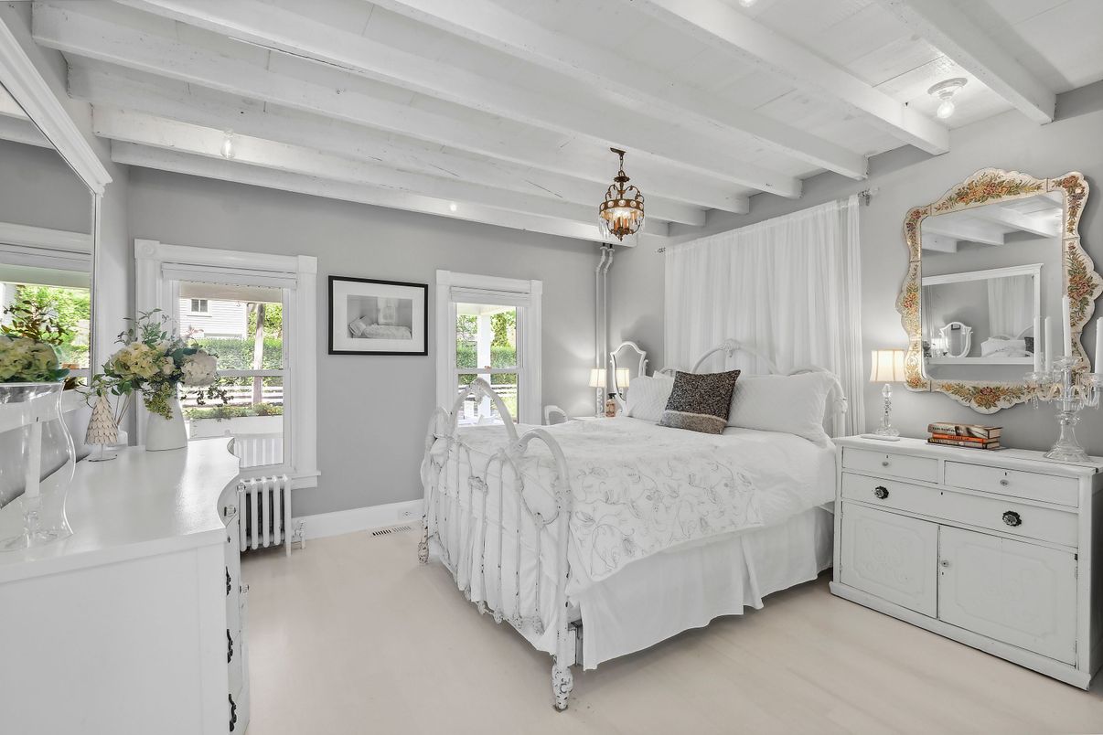 Bedroom, Interior, Pendant Lights