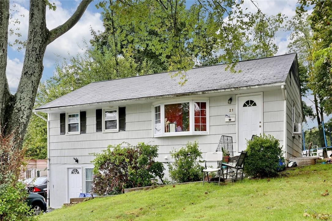 Attached, Exterior, Facade, Cape Cod
