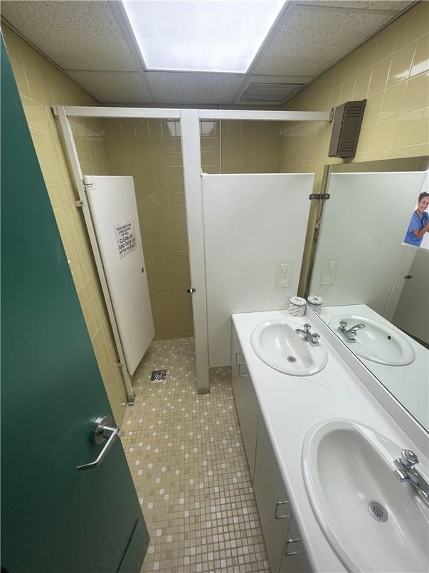 Bathroom, Dual Sink Vanities, Interior