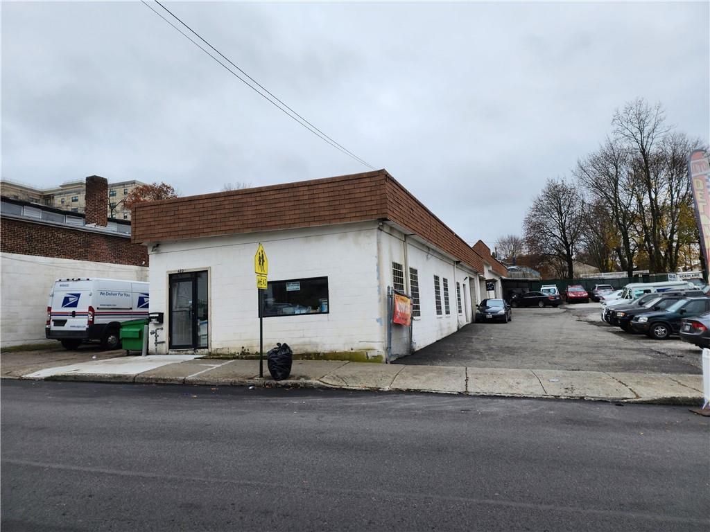 Exterior, Facade, None