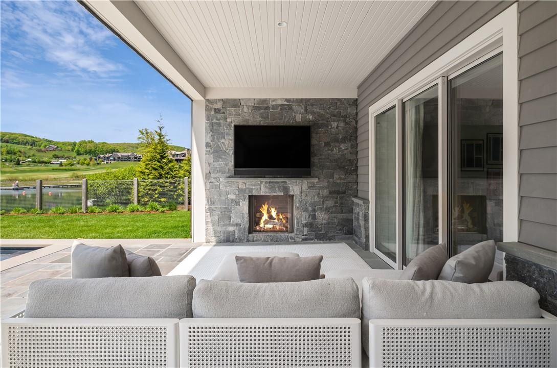 Exterior, Fireplace, Living room