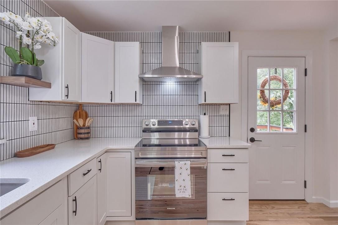 Interior, Kitchen, Stainless Steel Appliances, Wood Texture Flooring