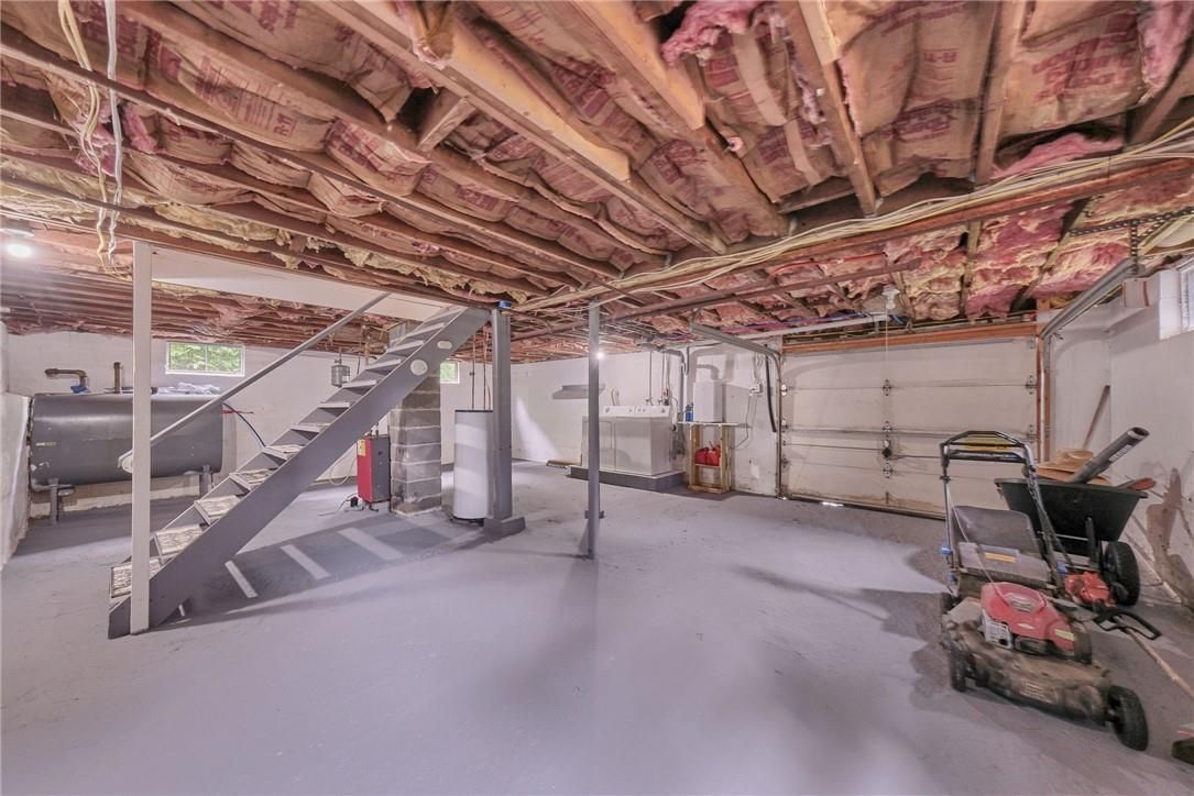 Garage, Interior, Wooden Beams