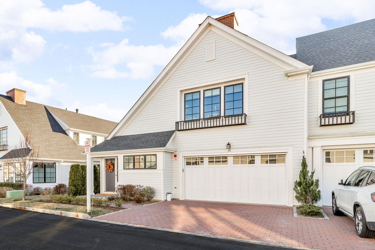 Attached, Exterior, Facade, Farmhouse