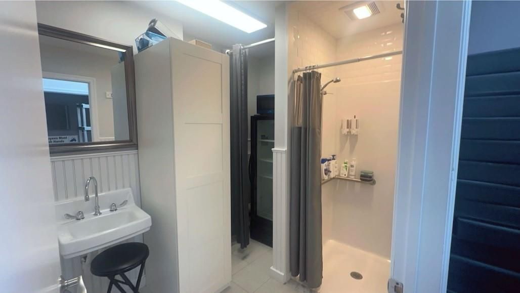 Bathroom, Interior, Recessed Lighting