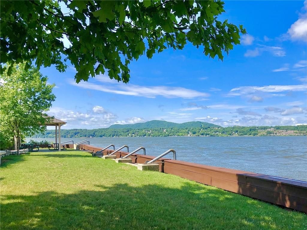 Exterior, Lake