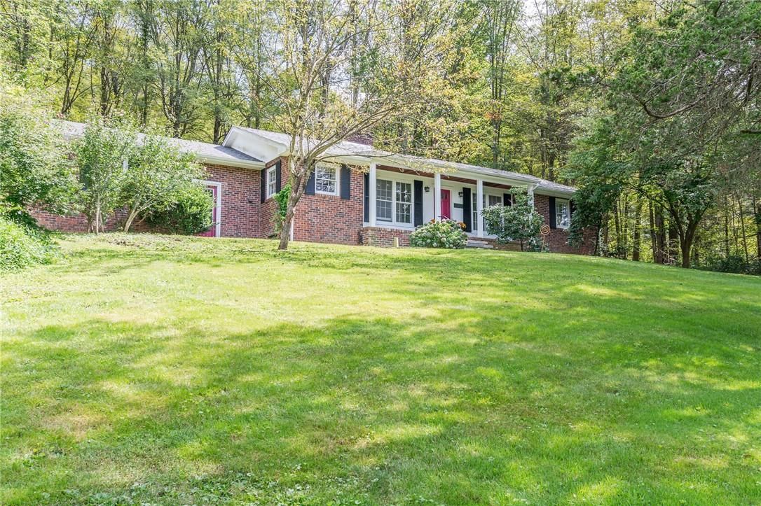 Backyard, Exterior, Facade, Brick Facade, Ranch