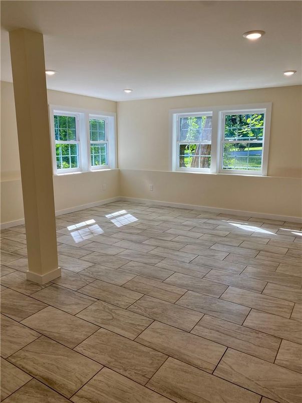 Empty room, Interior, Recessed Lighting