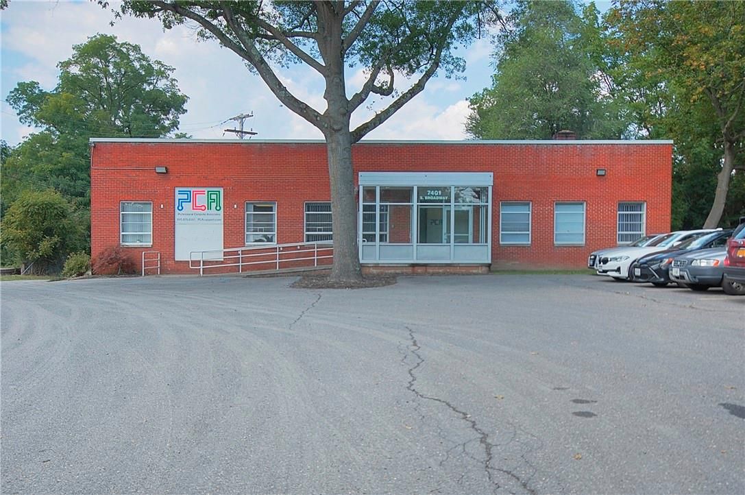 Exterior, Facade, Brick Facade, Cape Cod