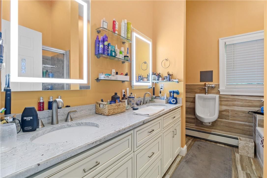 Bathroom, Dual Sink Vanities, Interior
