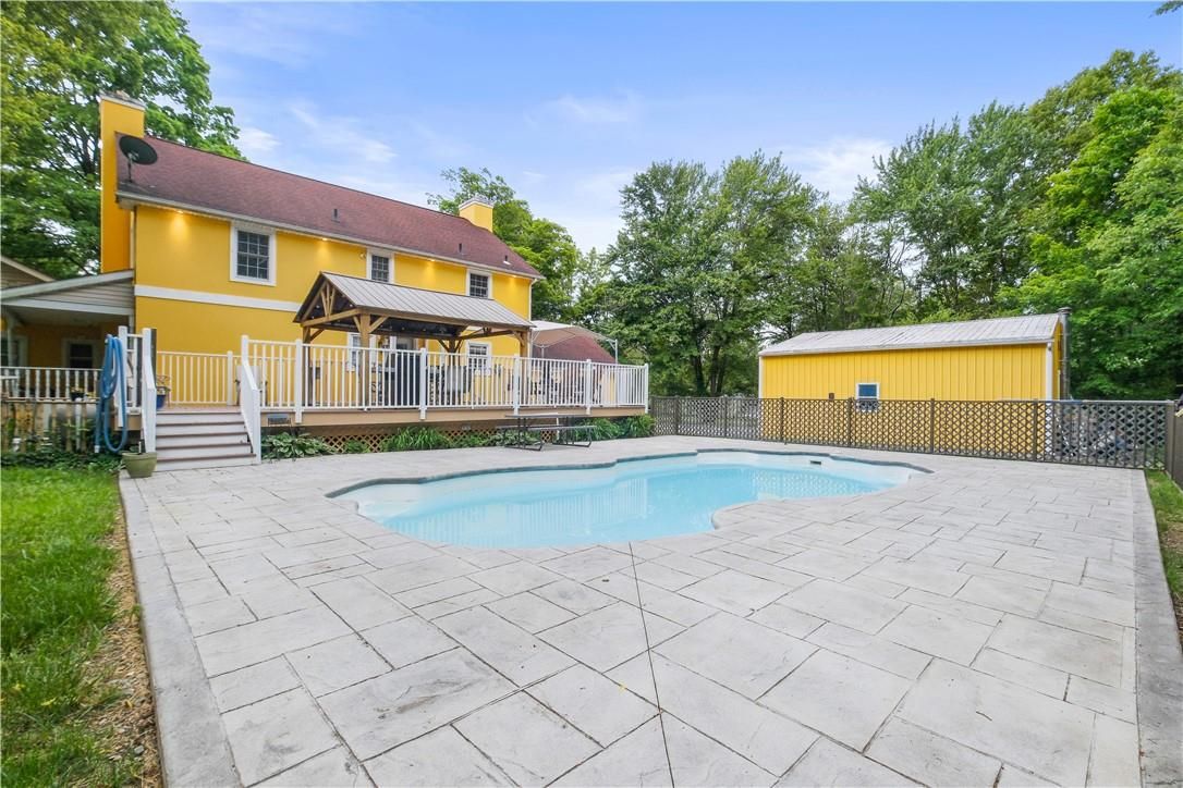 Exterior, Pool