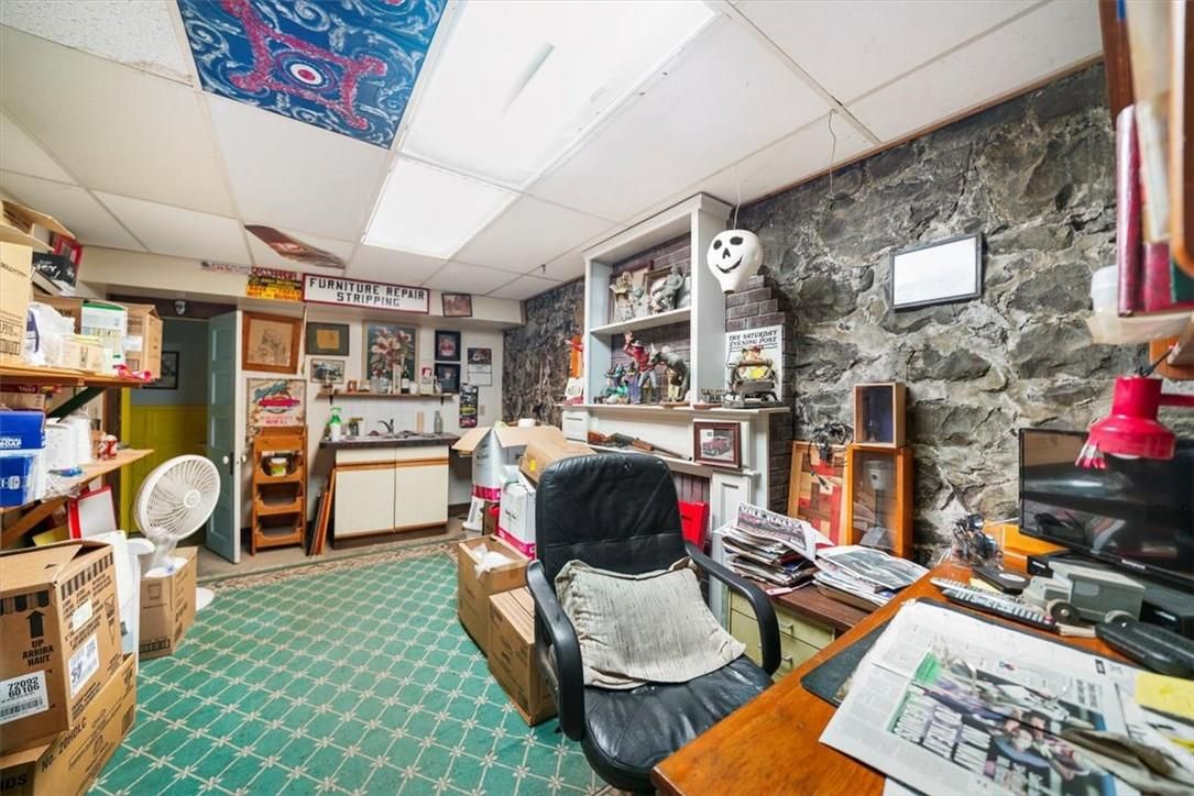 Home Office, Interior