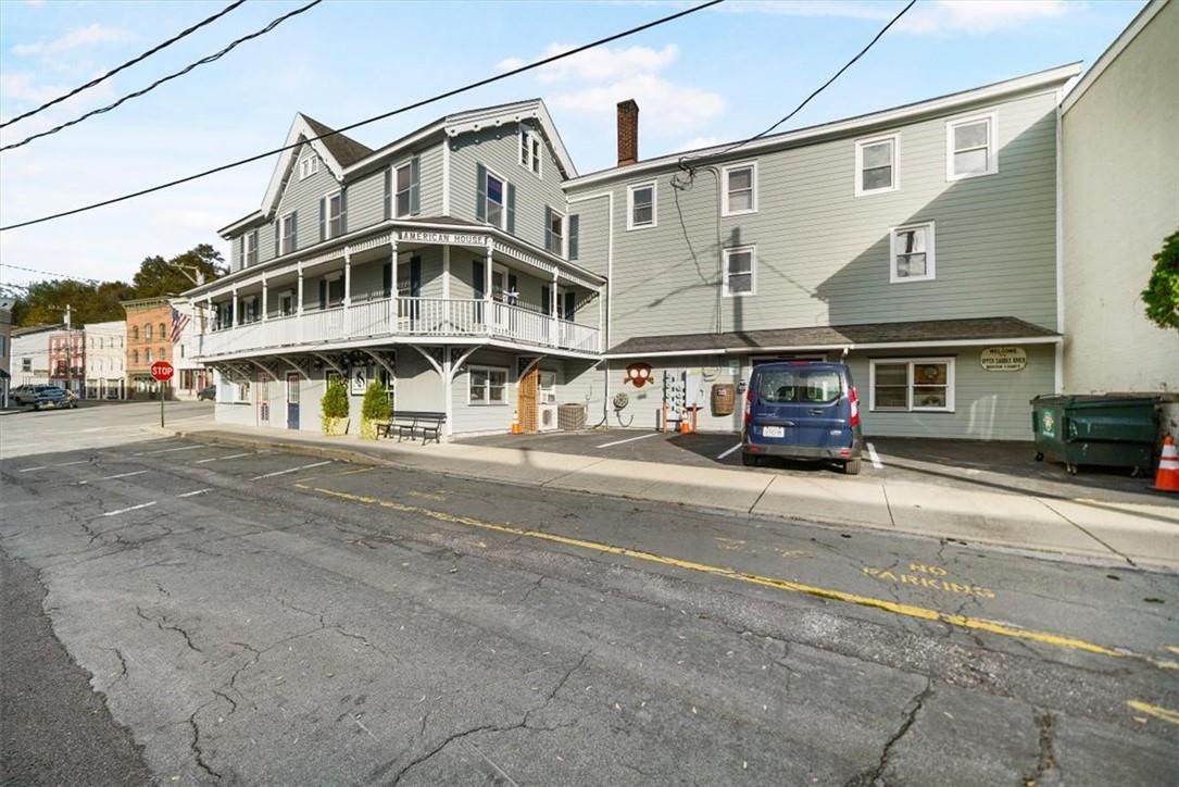 Exterior, Facade, Queen Anne Victorian