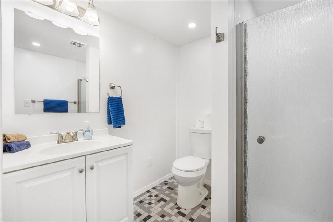 Bathroom, Interior, Recessed Lighting