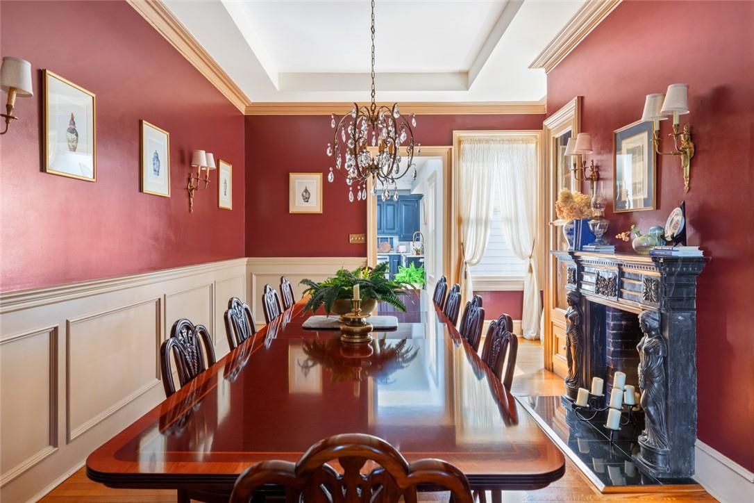 Chandelier, Dining room, Fireplace, Interior, Wood Texture Flooring