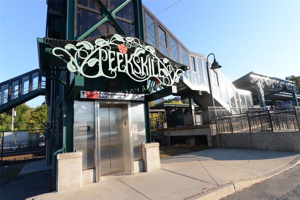 Elevator, Exterior
