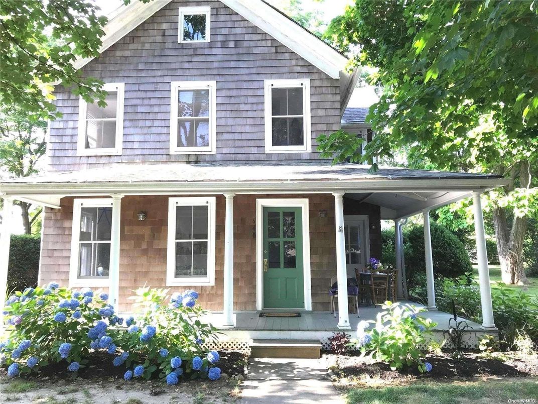 Exterior, Facade, Queen Anne Victorian